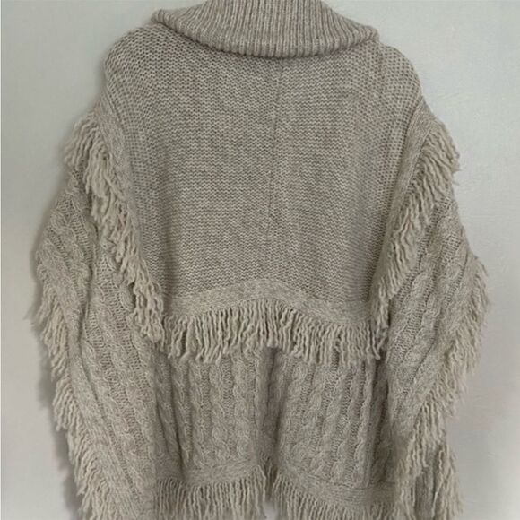GAP Sweater Tassle Fringe Poncho In Stone One Size
Beige Cream Oatmeal Color - Picture 4 of 8